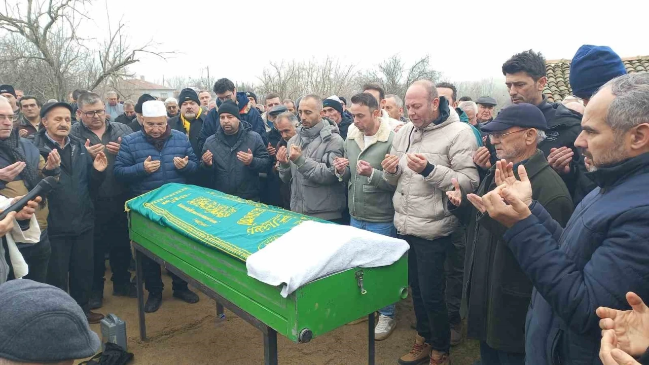 Tırın bi&ccedil;erek hayattan kopardığı s&uuml;r&uuml;c&uuml; son yolculuğuna uğurlandı
