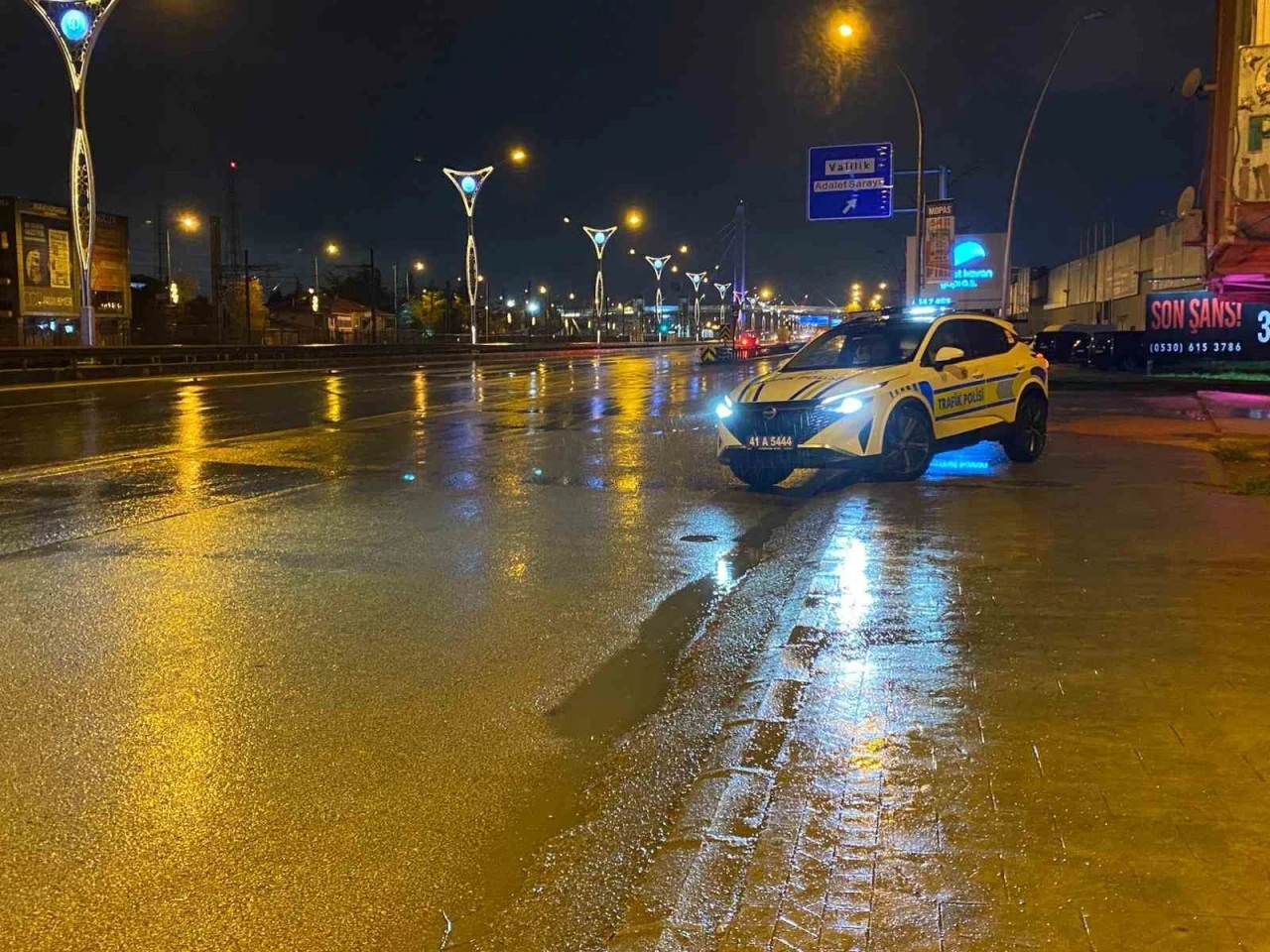 Tırın &ccedil;arptığı iddia edilen yaya hayatını kaybetti, s&uuml;r&uuml;c&uuml; su&ccedil;lamayı kabul etmedi
