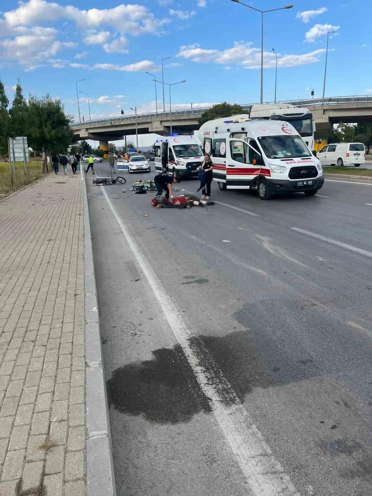 Tırın çarptığı motosikletteki iki genç hayatını kaybetti
