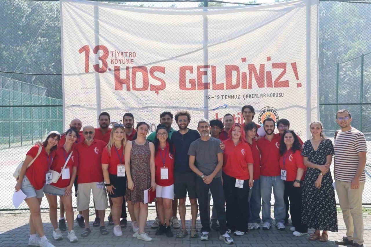 Tiyatroseverler, 13. Tiyatro K&ouml;y&uuml;&rsquo;nde buluştu
