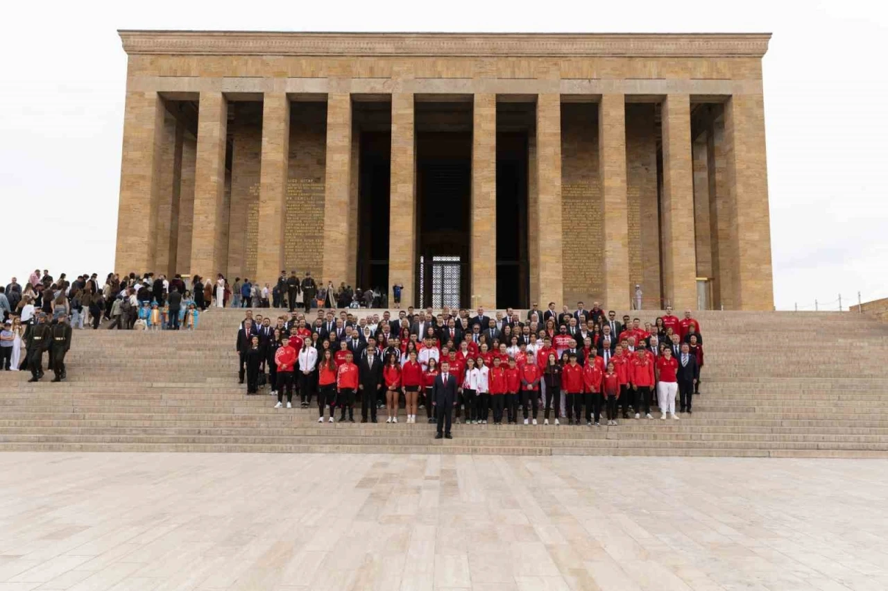 TMOK Başkanı Veli Ozan &Ccedil;akır&rsquo;dan, Anıtkabir ziyareti

