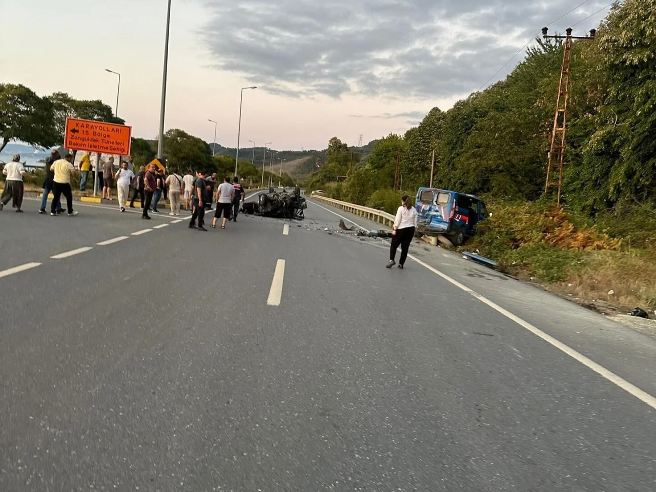 Tofaş otomobil jandarma aracına çarptı: 1 ağır yaralı

