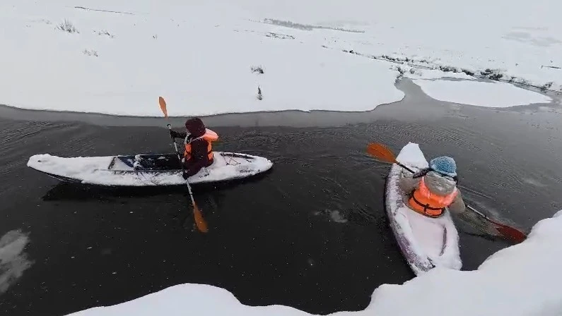 Tokat-Ordu sınırında donan mendereslerde kano yaptılar
