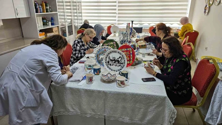 Tokat&rsquo;ta kadınlar &ccedil;ini sanatıyla hem hobi hem meslek ediniyor
