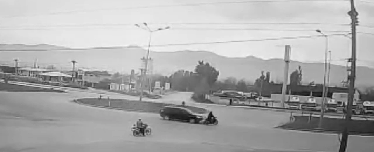 Tokat’ta kavşakta bekleyip yola çıkan sürücüye otomobil çarptı
