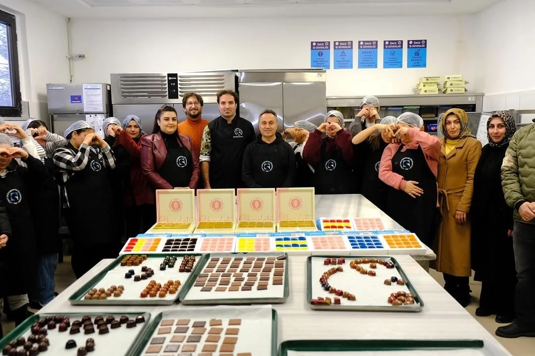 Tokat&rsquo;ta koruma altındaki &ccedil;ocuklara &ccedil;ikolata yapım eğitimi verildi
