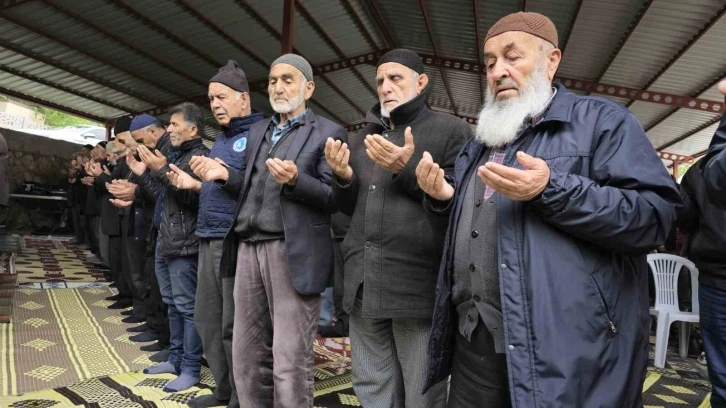 Tokat’ta yüksek kesimler karla kaplandı, onlar yağmur duası etti
