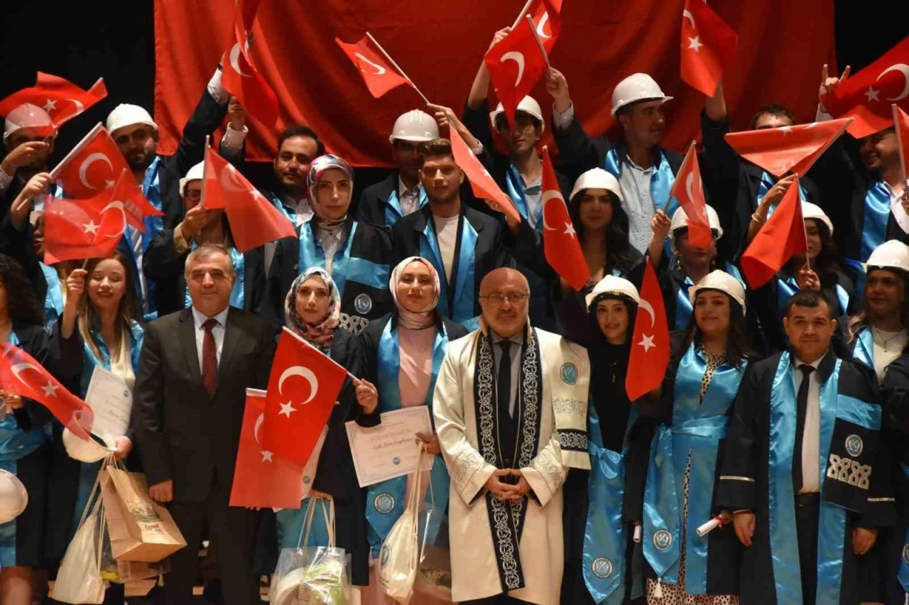 Tomarza Mustafa Akıncıoğlu MYO&rsquo;da şed bağlama coşkusu

