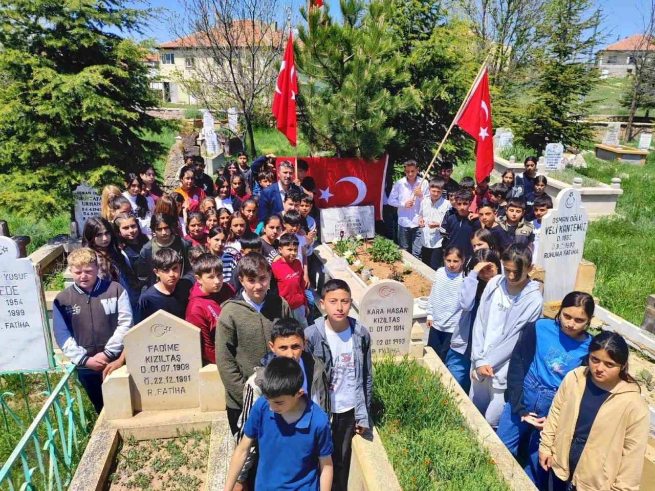 Tomarzalı şehit Urhan, mezarı başında anıldı
