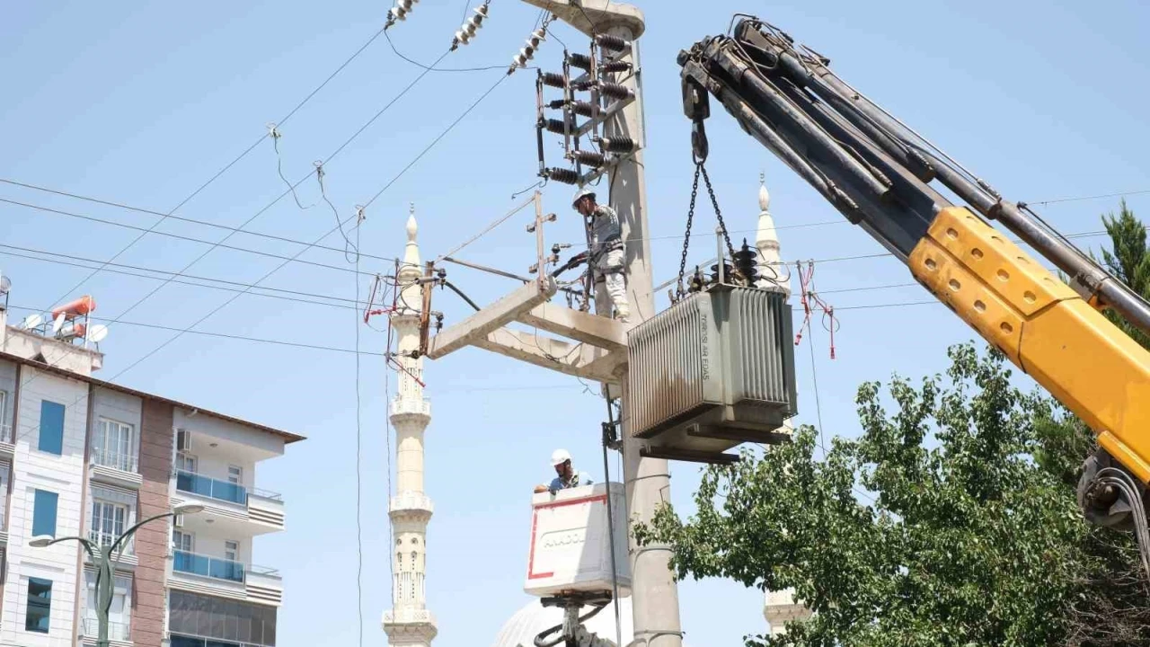 Toroslar EDAŞ, Gaziantep&rsquo;te rekor sıcaklara karşı şebekeyi g&uuml;&ccedil;lendiriyor

