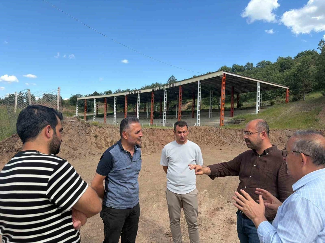 Tosya&rsquo;da g&uuml;reş sahasını yenileme &ccedil;alışmaları s&uuml;r&uuml;yor
