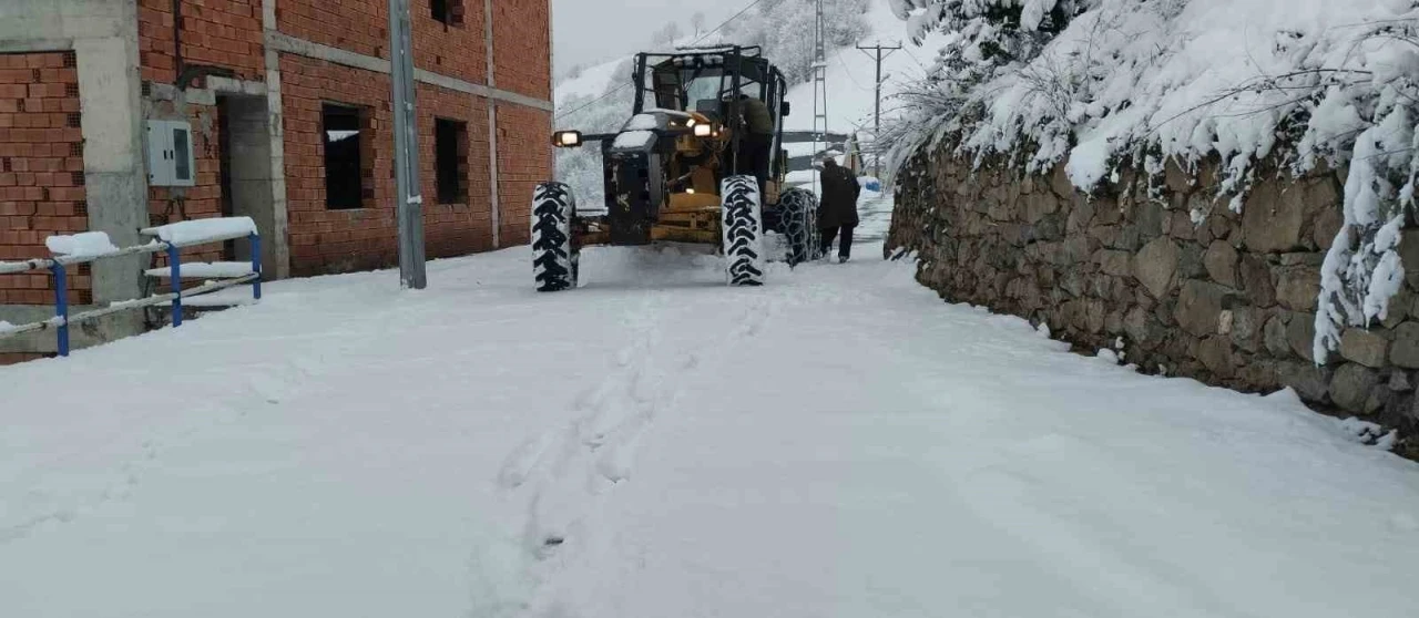 Trabzon&rsquo;da belediye ekipleri hasta vatandaşın imdadına yetişti
