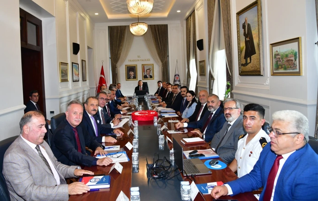 Trabzon&rsquo;da boğulma vakalarının &ouml;n&uuml;ne ge&ccedil;mek i&ccedil;in tedbirler konuşuldu
