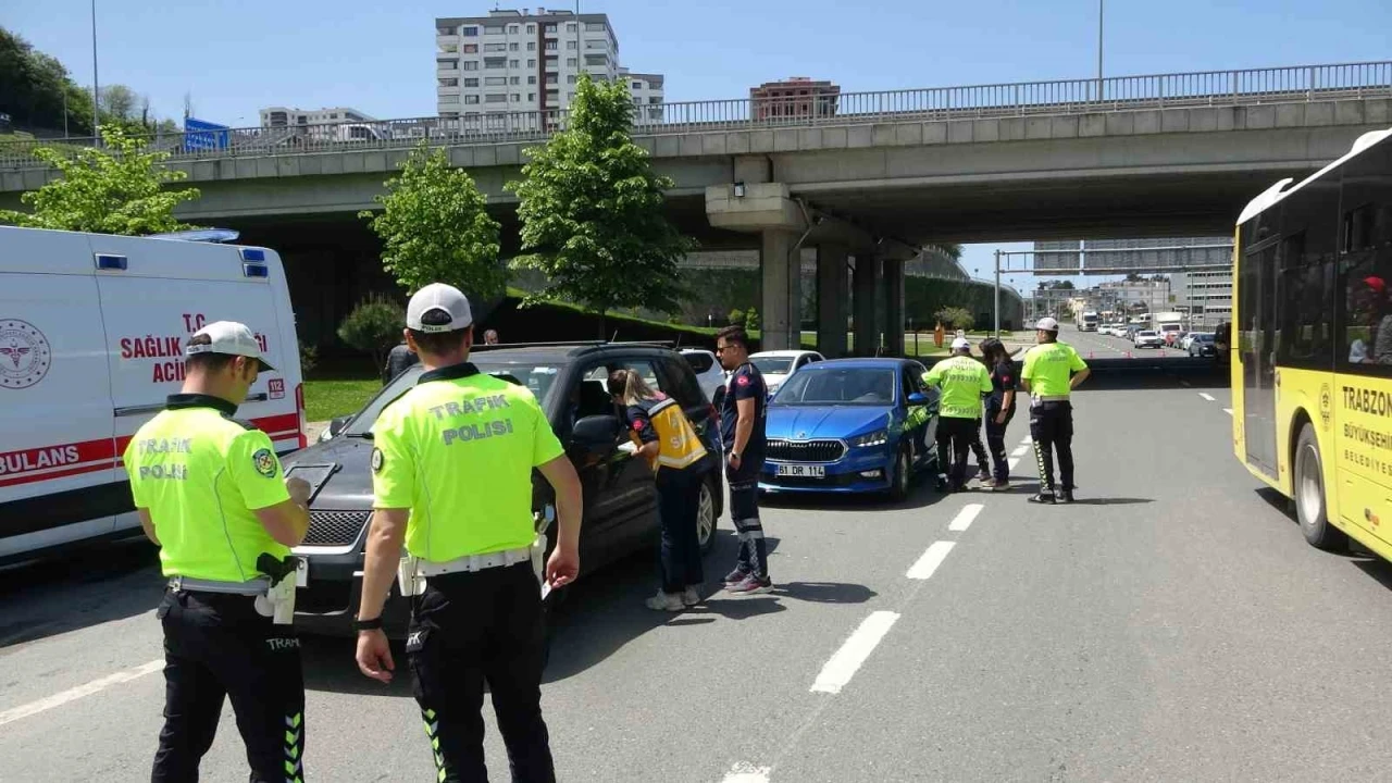 Trabzon’da ‘Fermuar sistemiyle yaşama yol ver’ etkinliği
