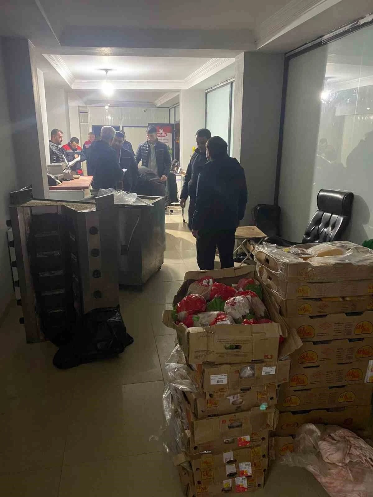 Trabzon&rsquo;da tavuk eti deposundaki bozuk &uuml;r&uuml;n ele ge&ccedil;irildi
