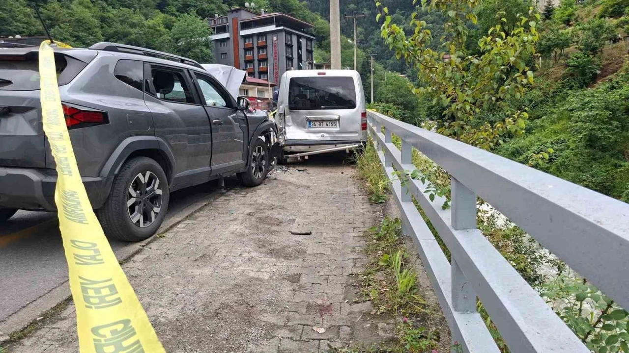 Trabzon&rsquo;da trafik kazası: 7 Arap turist yaralı
