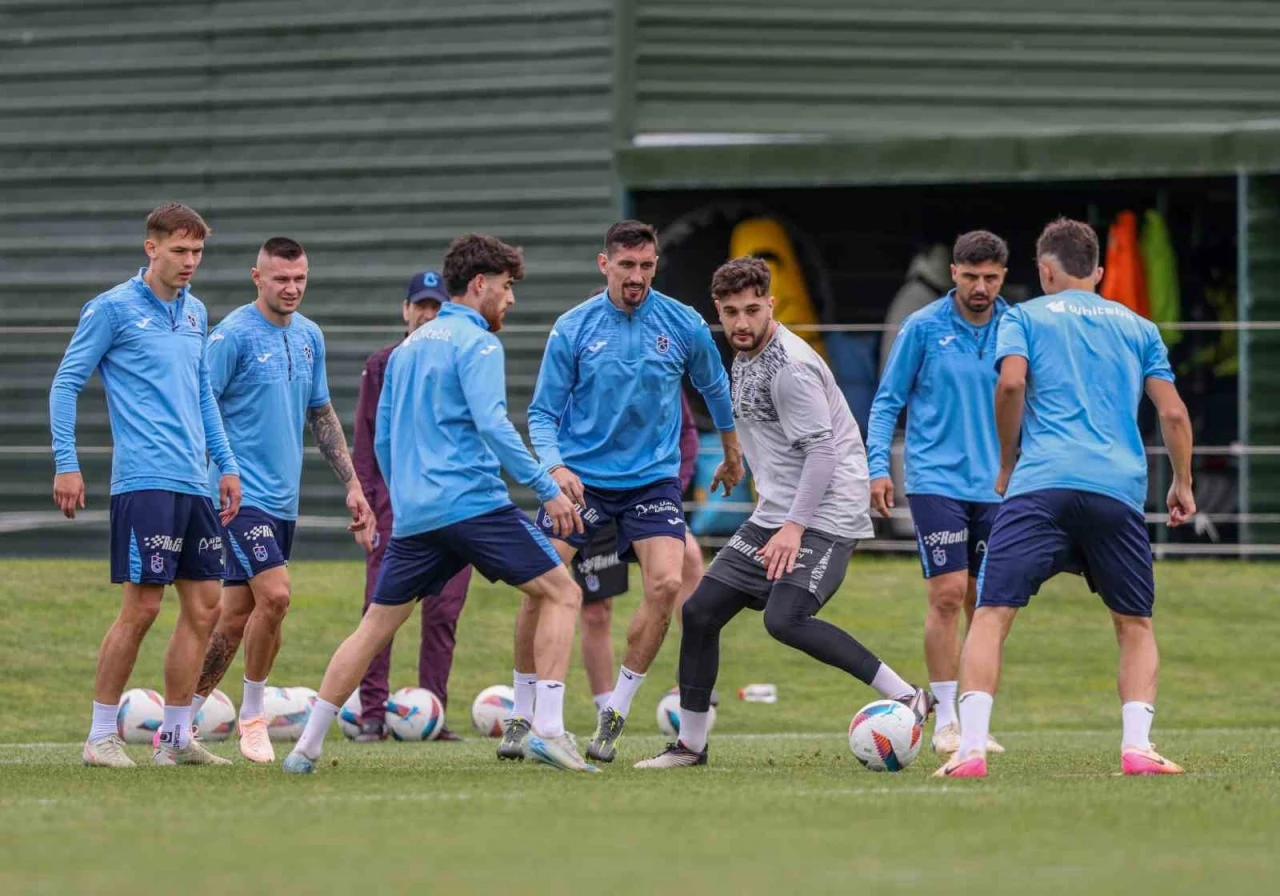 Trabzonspor, Antalya’ya genç futbolcularıyla gitti
