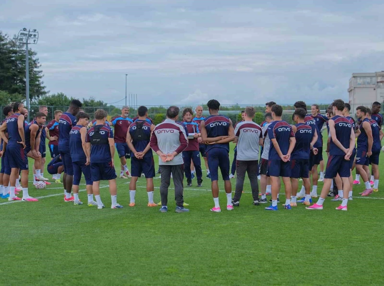 Trabzonspor&rsquo;da Onuachu, yeni sezon hazırlıklarına katıldı
