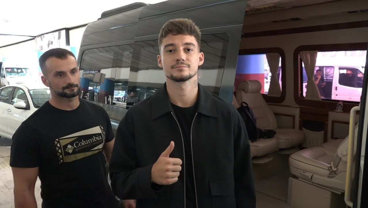 Trabzonspor, Ernest Muçi’yi Trabzon’a getirdi
