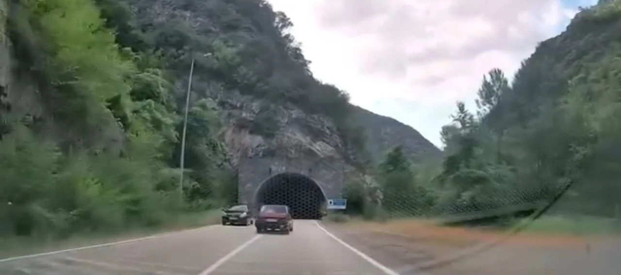 Trafiği tehlikeye atan s&uuml;r&uuml;c&uuml;ye 44 bin TL ceza kesildi
