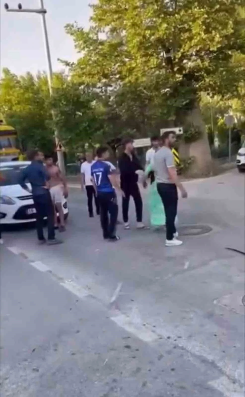 Trafik kazası sonrası bıçaklı kavga: 5 kişilik aile hastanelik oldu
