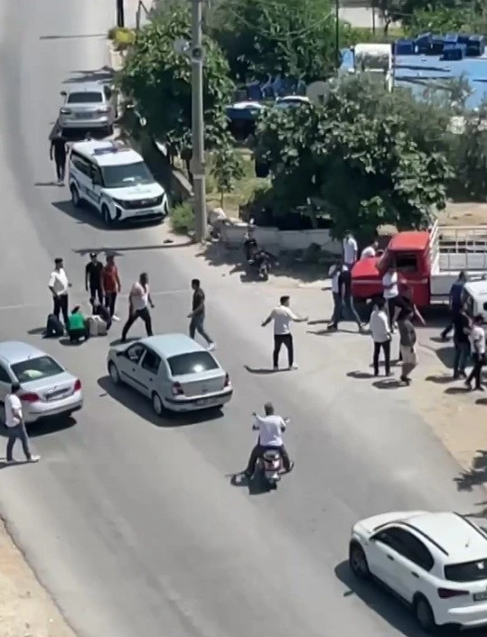 Trafik kazasında sonra çıkan kavgayı polis havaya ateş ederek ayırabildi
