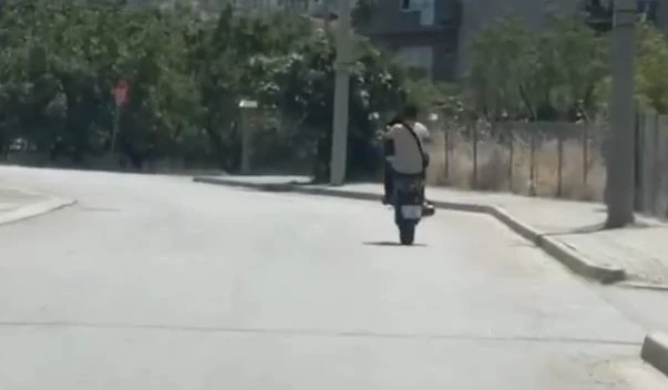 Trafikte akrobatik hareketler yapan motosikletliye 4 bin 153 lira ceza kesildi
