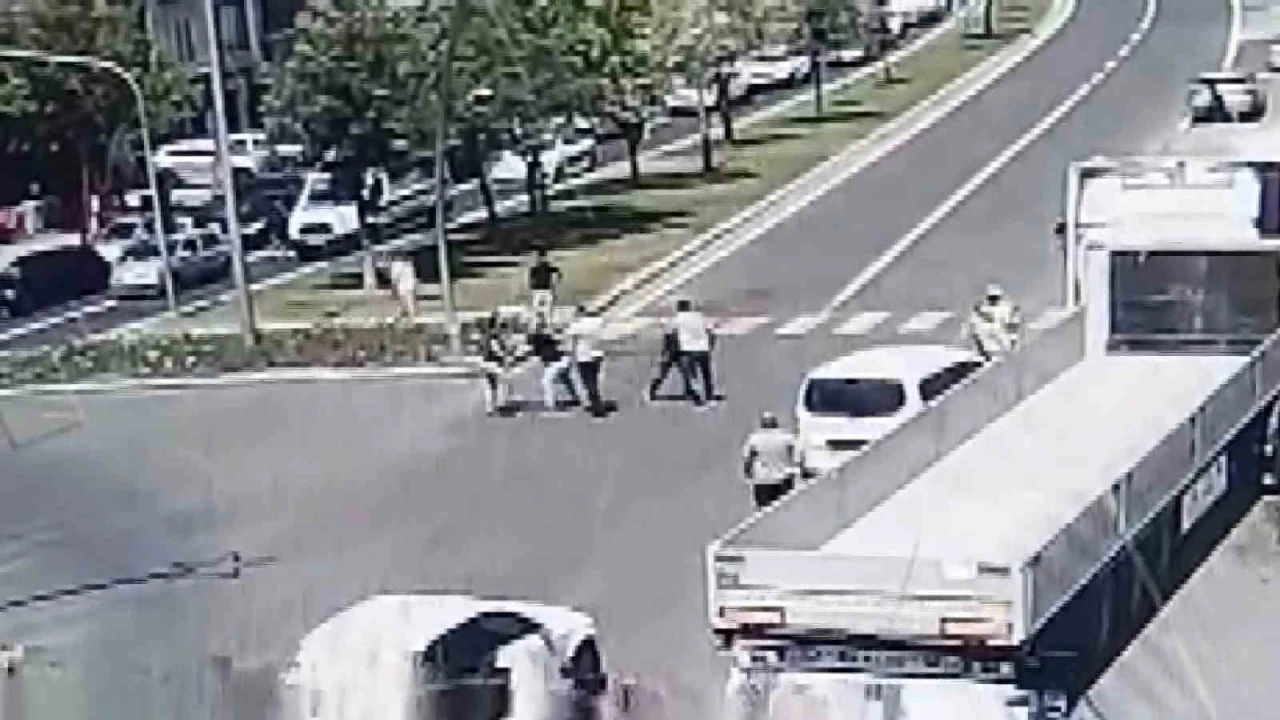 Trafikte ‘niye yavaş gidiyorsun’ kavgası