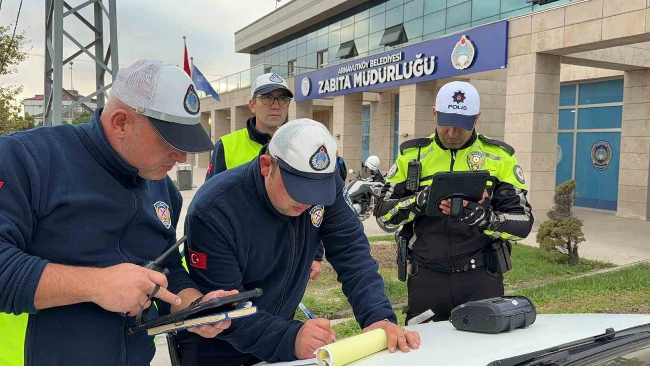 Trafikten kaçmak için kaldırıma çıktı: 2 bin 309 lira ceza yedi
