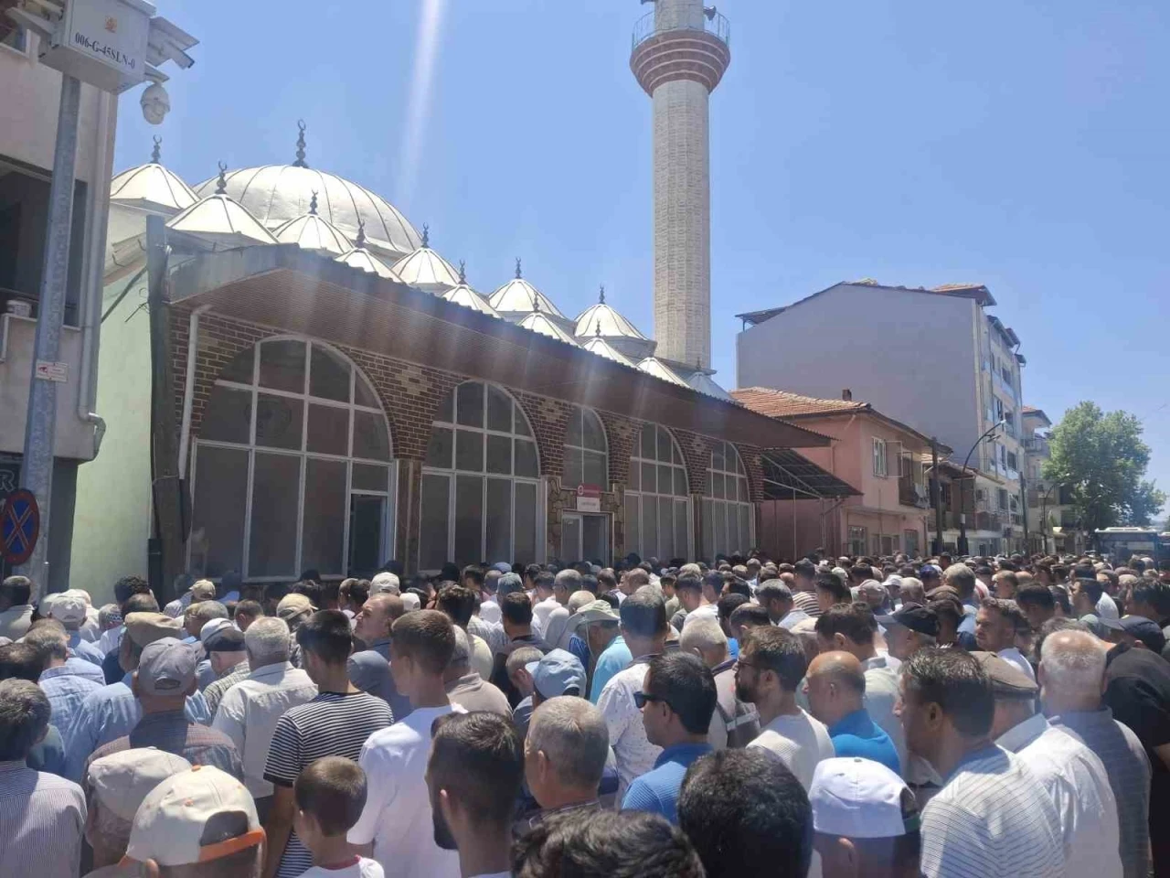 Traktör kazasında ölen genç gözyaşlarıyla defnedildi
