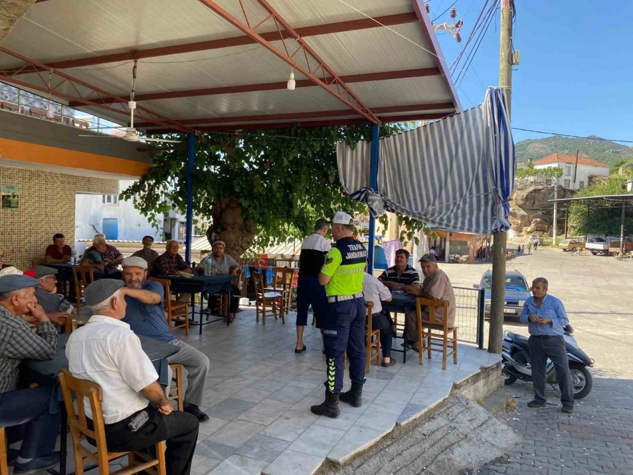 Traktör sürücülerine güvenlik eğitimi
