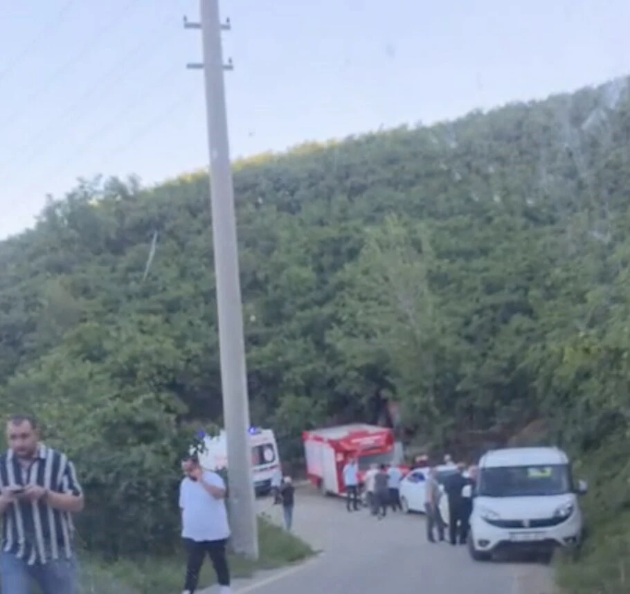 Trakt&ouml;re bağlı ila&ccedil;lama motorunun altında kalan kadın hayatını kaybetti

