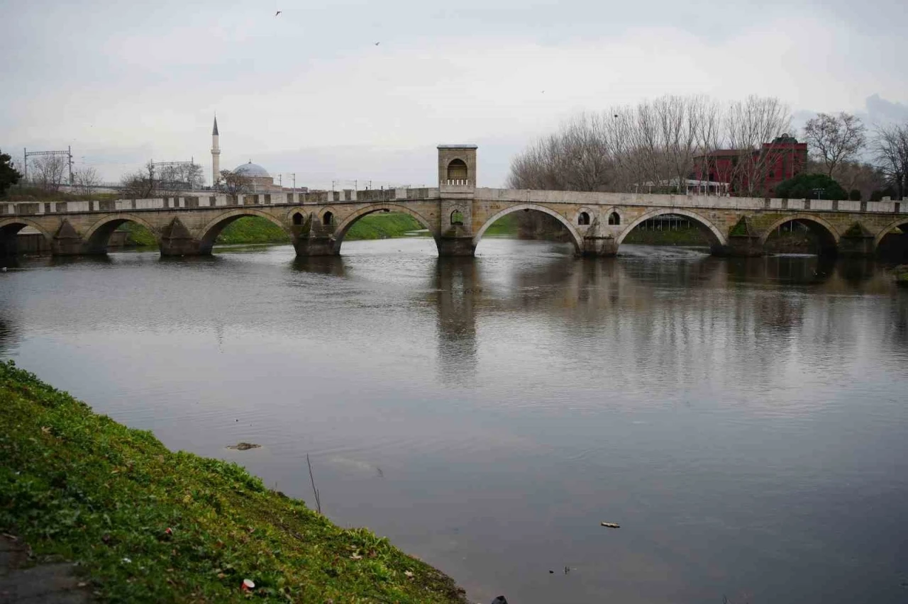 Trakya&rsquo;da yağışlar y&uuml;zde 50 azaldı, nehir debileri d&uuml;şt&uuml;
