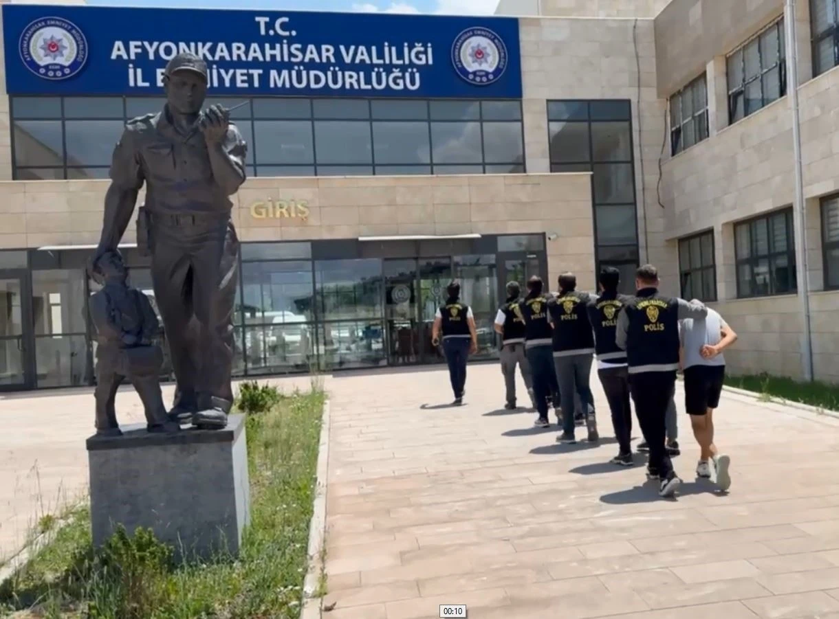Travers fabrikasından 250 bin TL’lik bakır kablo ve malzeme çalan 5 kişi tutuklandı
