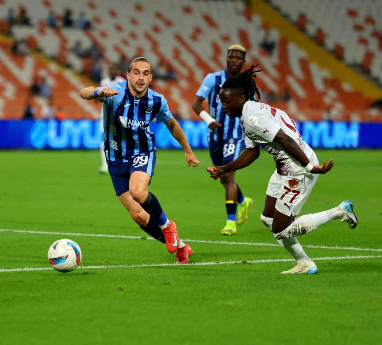 Trendyol Süper Lig: Adana Demirspor: 0 - Atakaş Hatayspor: 3 (İlk yarı)

