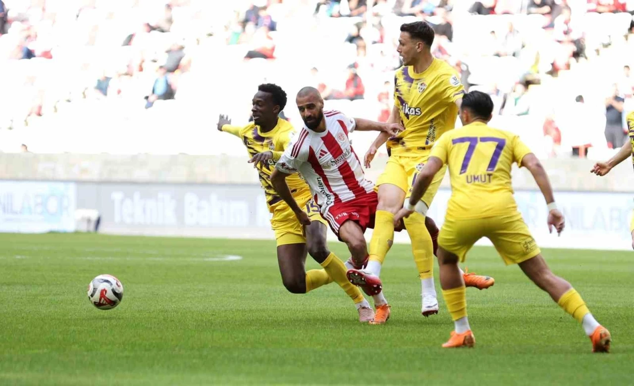 Trendyol S&uuml;per Lig: Antalyaspor: 0 - Ey&uuml;pspor: 0 (İlk yarı)
