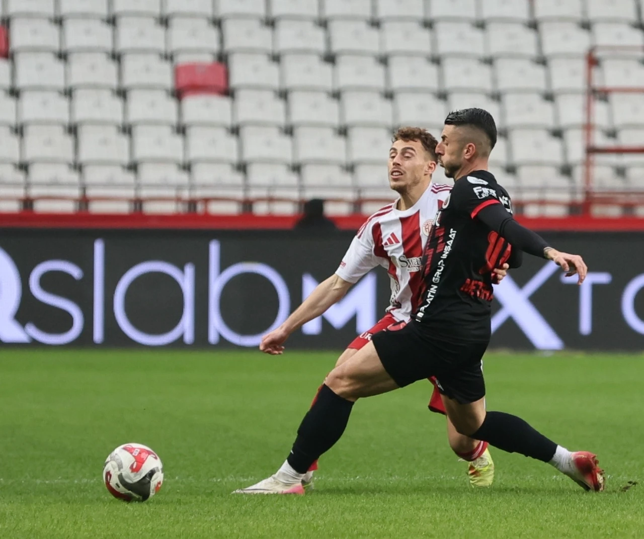 Trendyol S&uuml;per Lig: Antalyaspor: 1 - Gen&ccedil;lerbirliği: 1 (İlk yarı)
