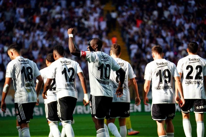Trendyol S&uuml;per Lig: Beşiktaş: 1 - İstanbulspor: 0 (İlk yarı)
