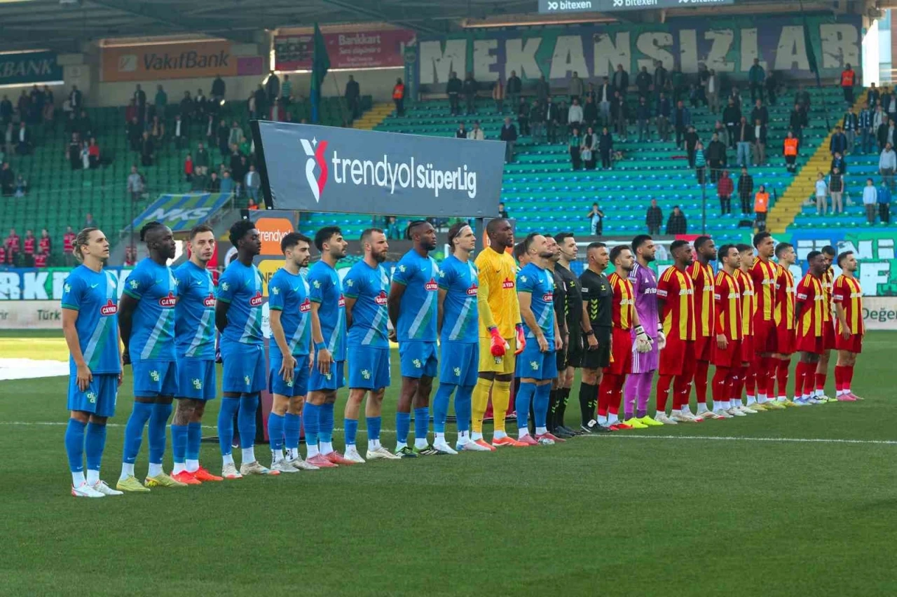 Trendyol Süper Lig: Çaykur Rizespor: 0 - Kayserispor: 0 (İlk yarı)
