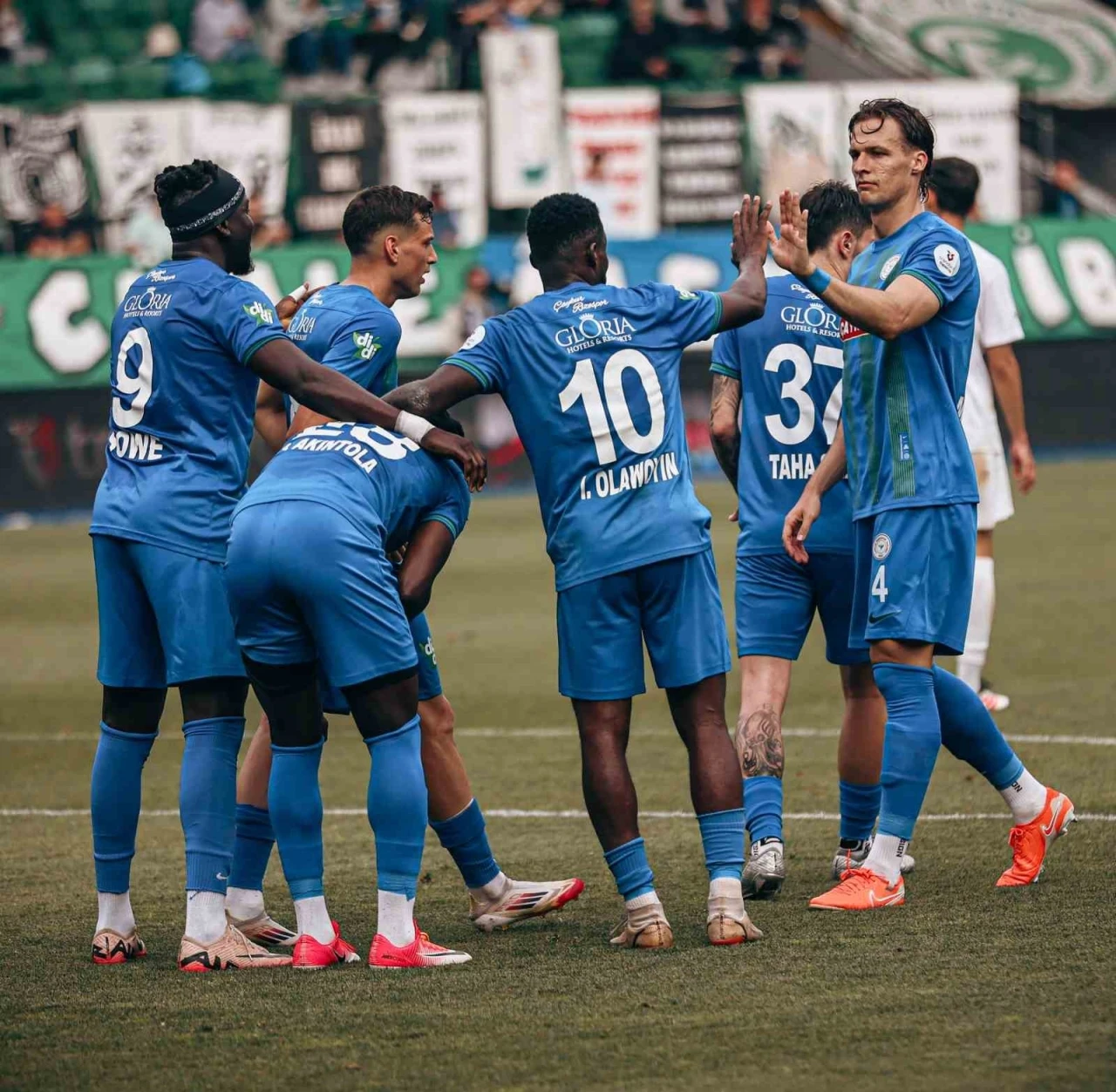 Trendyol Süper Lig: Çaykur Rizespor: 1 - Hatayspor: 0 (İlk yarı)
