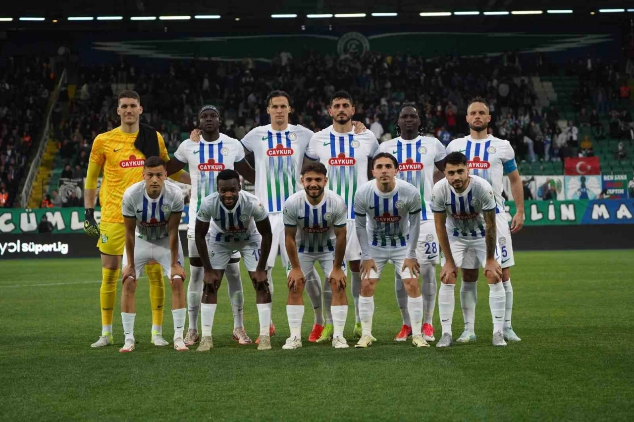 Trendyol Süper Lig: Çaykur Rizespor: 2 - Göztepe: 2 (İlk yarı)