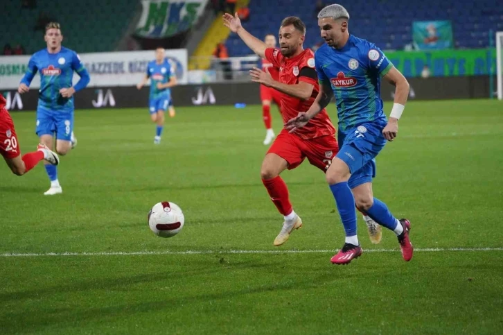 Trendyol Süper Lig: Çaykur Rizespor: 3 - Pendikspor: 1 (İlk yarı)
