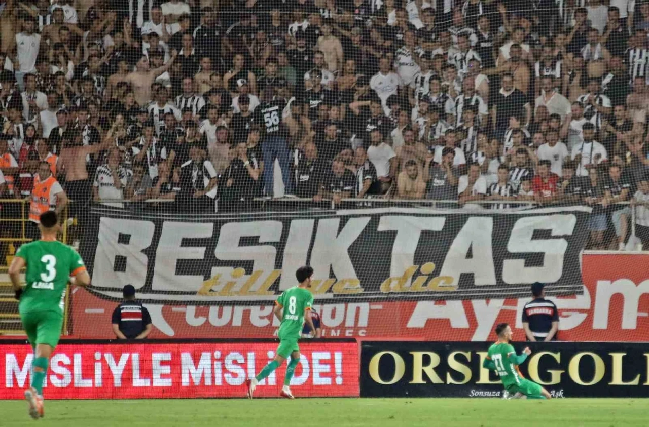 Trendyol Süper Lig: Corendon Alanyaspor: 1 - Beşiktaş 0 (İlk yarı)

