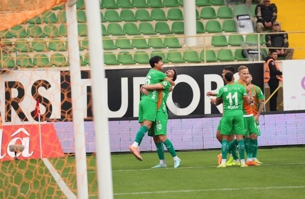Trendyol S&uuml;per Lig: Corendon Alanyaspor: 1 - Fatih Karag&uuml;mr&uuml;k: 0 (İlk yarı)
