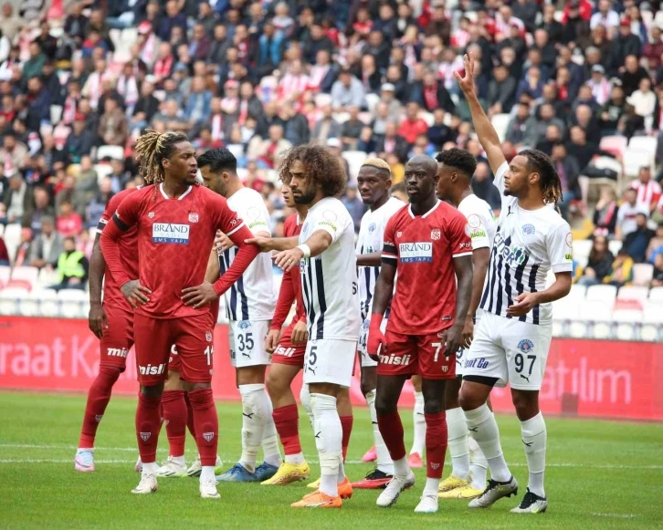 Trendyol S&uuml;per Lig: E.Y. Sivasspor: 0 - Kasımpaşa: 0 (İlk yarı)
