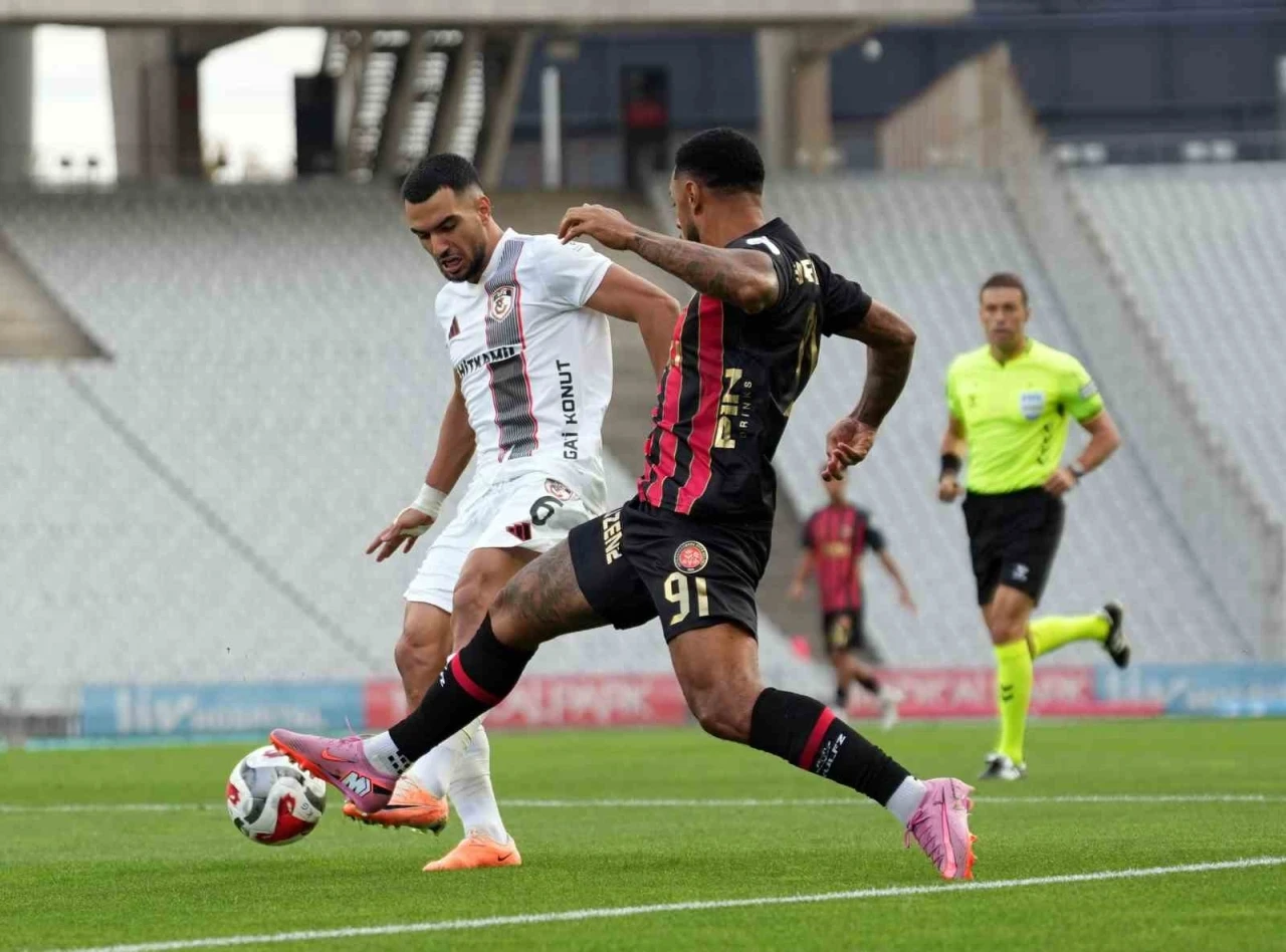 Trendyol Süper Lig: Fatih Karagümrük: 0 - Gaziantep FK: 0 (Maç devam ediyor)

