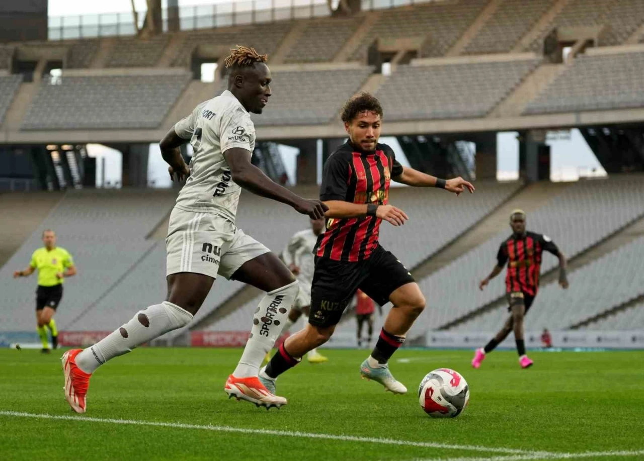Trendyol Süper Lig: Fatih Karagümrük: 0 - Kocaelispor: 0 (Maç devam ediyor)
