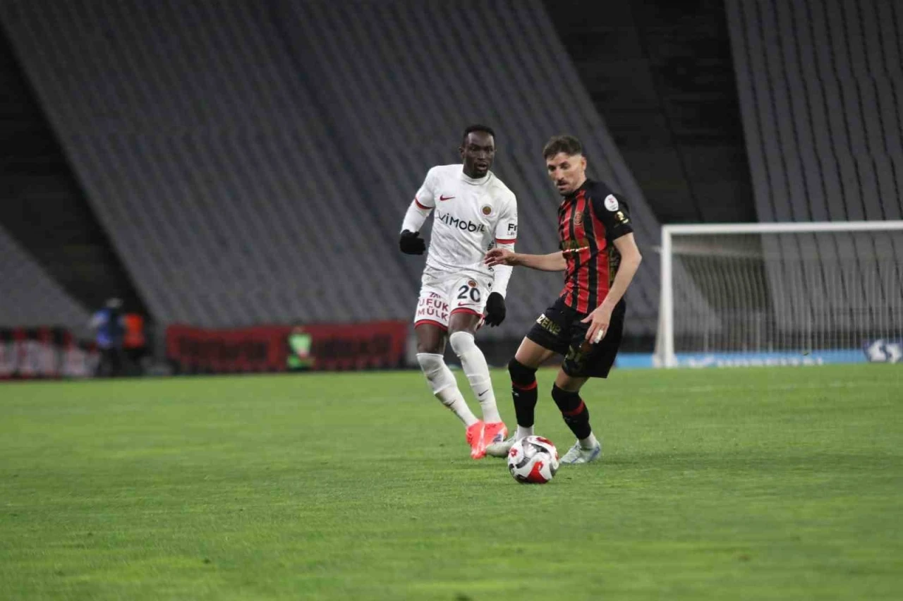 Trendyol S&uuml;per Lig: Fatih Karag&uuml;mr&uuml;k: 1 - Gen&ccedil;lerbirliği: 0 (Ma&ccedil; sonucu)
