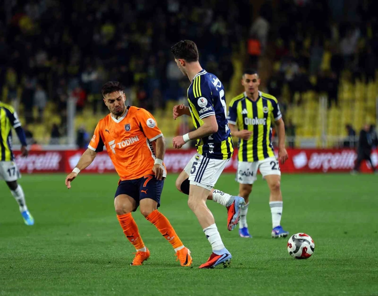 Trendyol S&uuml;per Lig: Fenerbah&ccedil;e: 1 - RAMS Başakşehir: 1 (İlk yarı)
