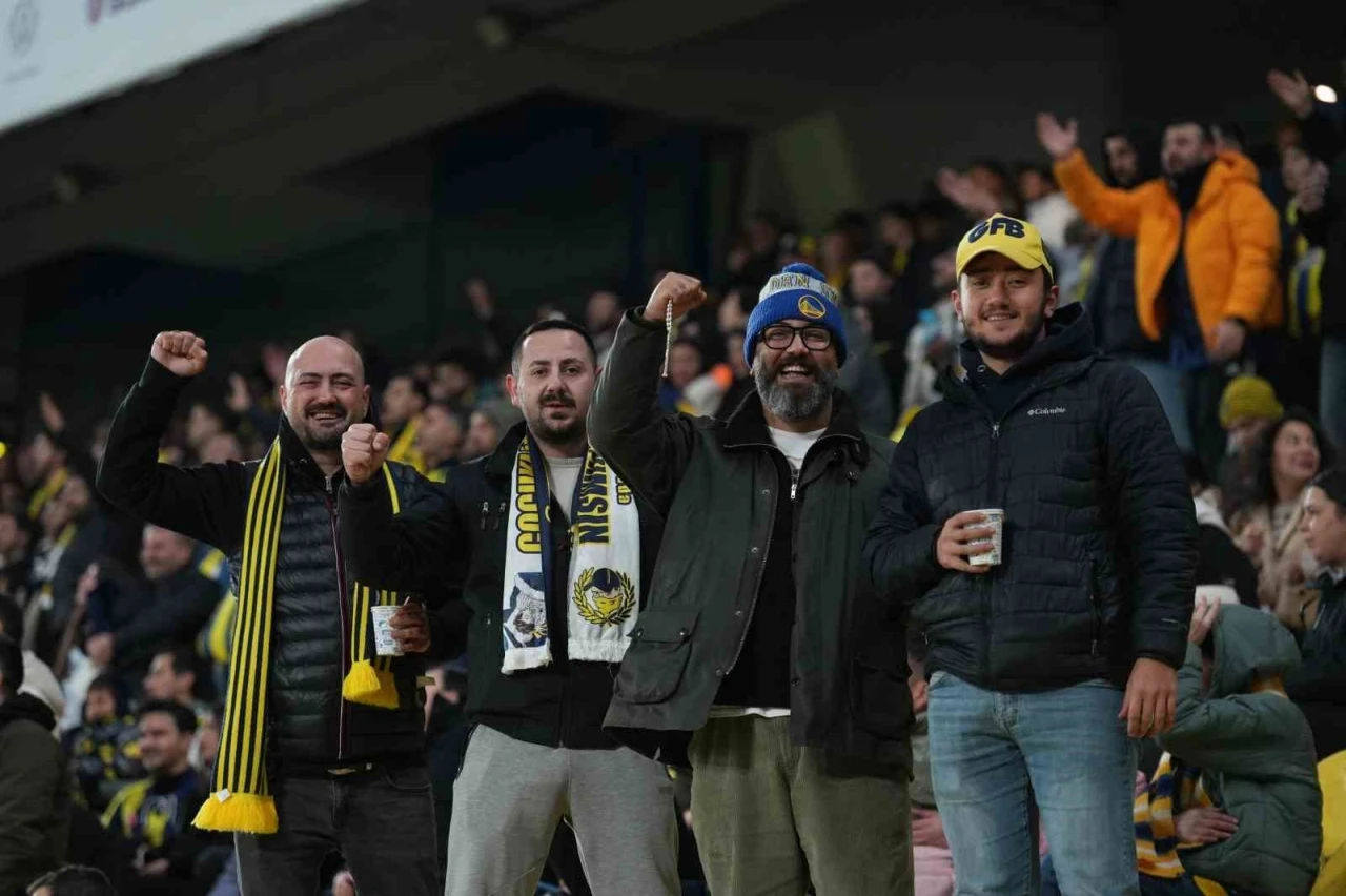 Trendyol S&uuml;per Lig: Fenerbah&ccedil;e: 3 - Konyaspor: 0 (İlk yarı)
